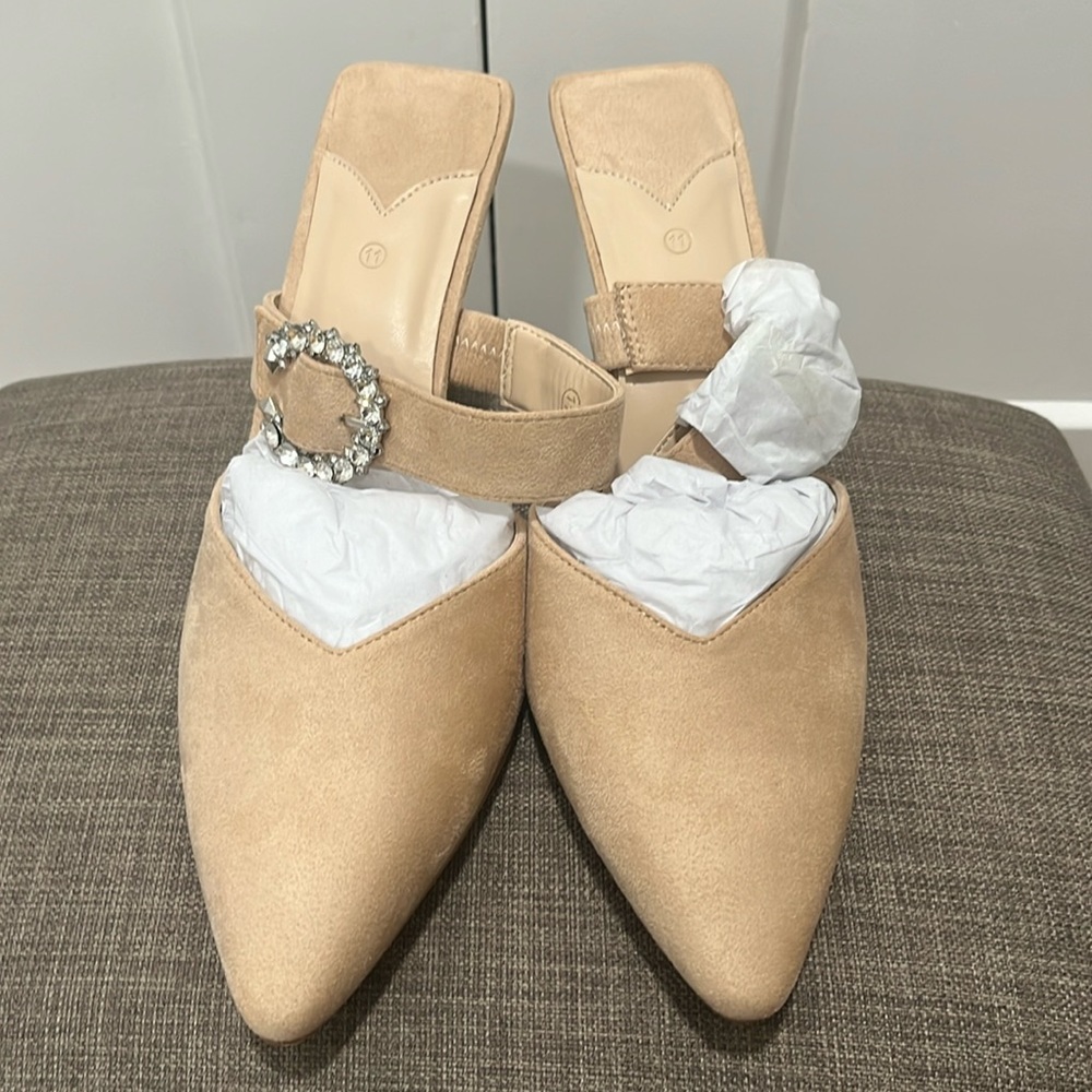 Beige heels with strap